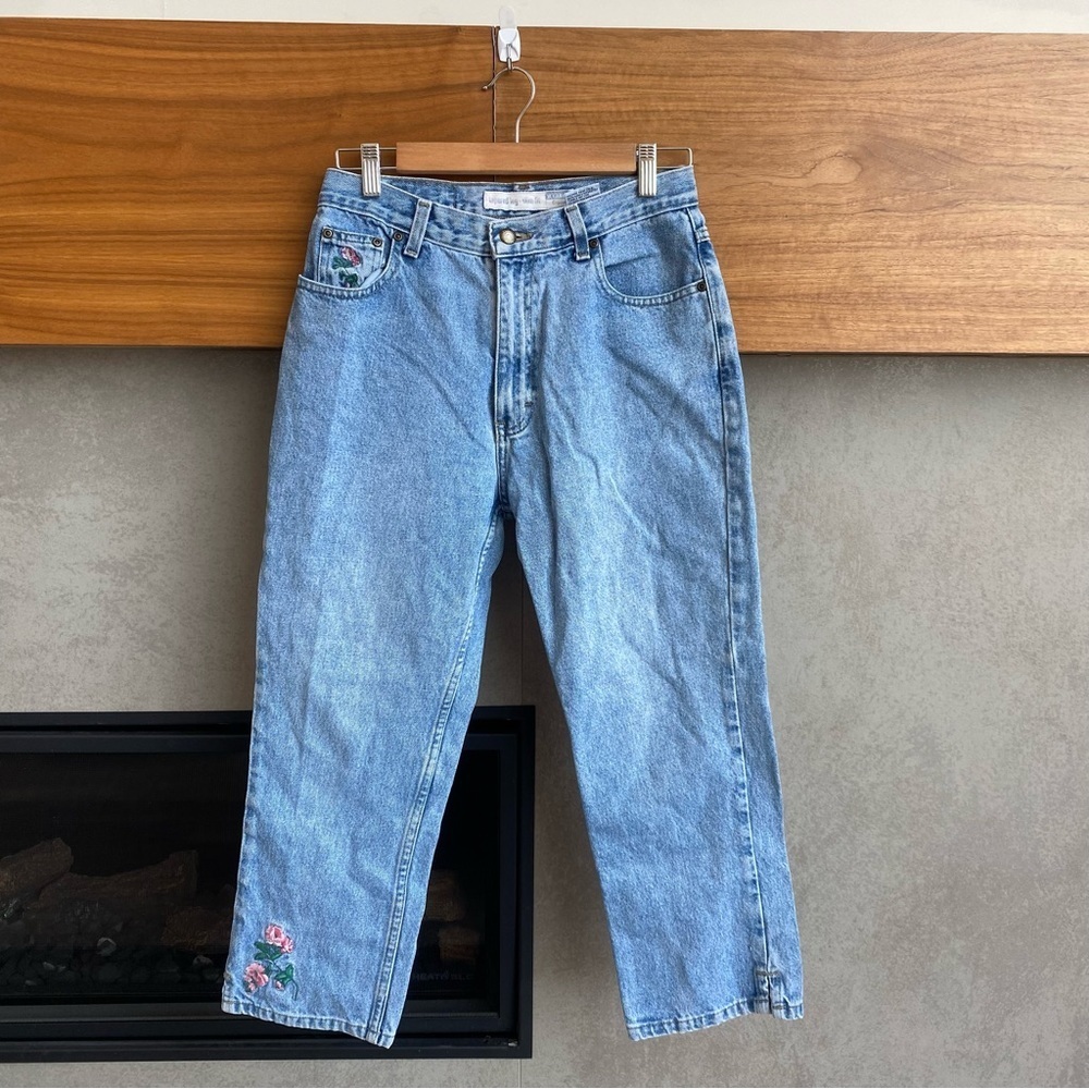 90’ Vintage Bugle Boy jeans with embroidered flowers, Size 6